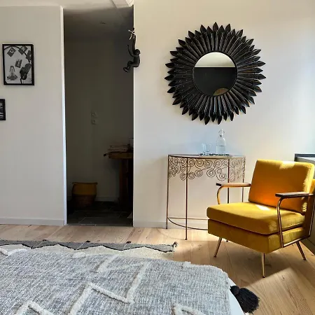 Le Cedre 1830 De Charme Et Bed and breakfast Saint-Feliu-d'Avall
