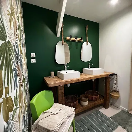 Le Cedre 1830 De Charme Et Bed & Breakfast